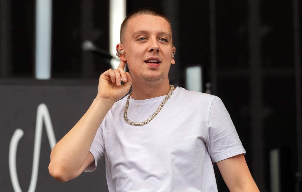 Rapper asal Manchester, Aitch, saat mengumumkan dokumenter terbarunya.