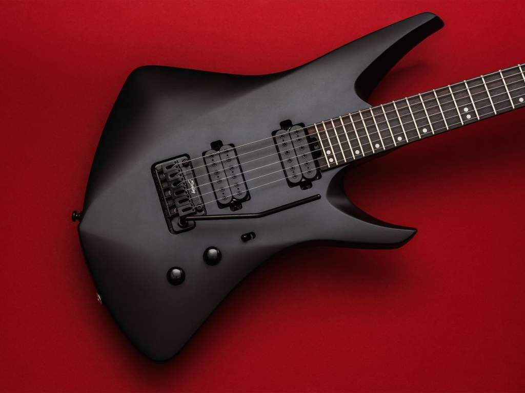 Tampilan gitar ikonik Sterling Kaizen 6 yang ergonomis dan tangguh untuk musik metal.